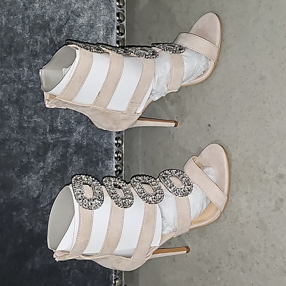 Beautiful Nude Strap with Oval Stones in front Design Heels New! - Picture 2 of 6